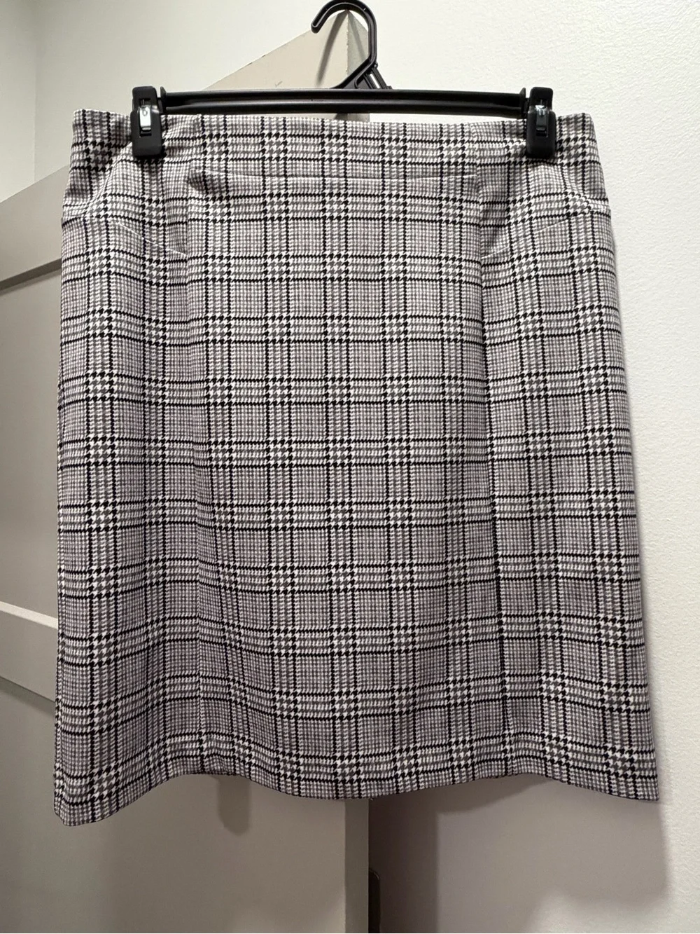 Michael Kors Women’s Large Black White Plaid Pencil Skirt Back Zip NWOT